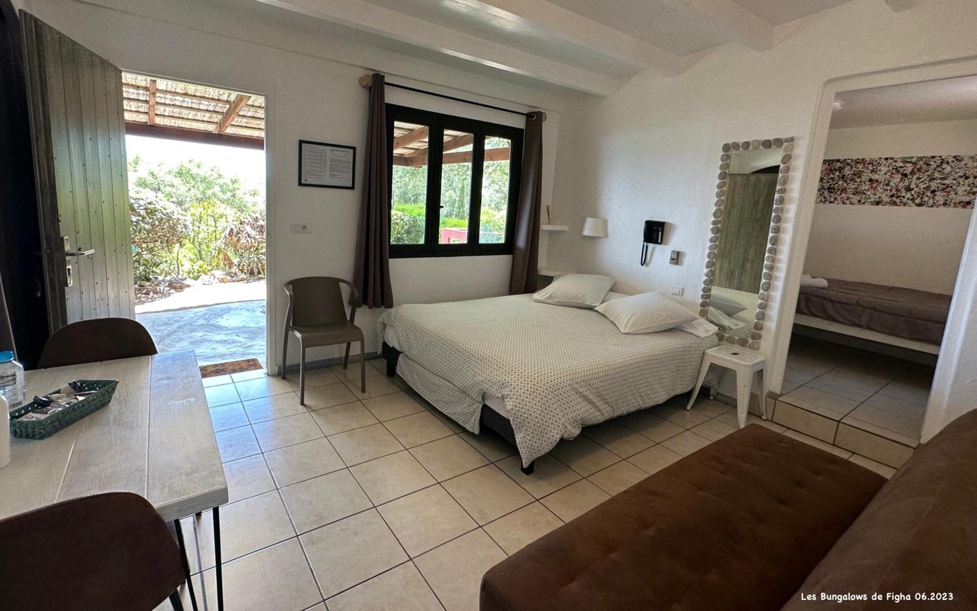 Les Bungalows De Figha Tarcu Bagian luar foto