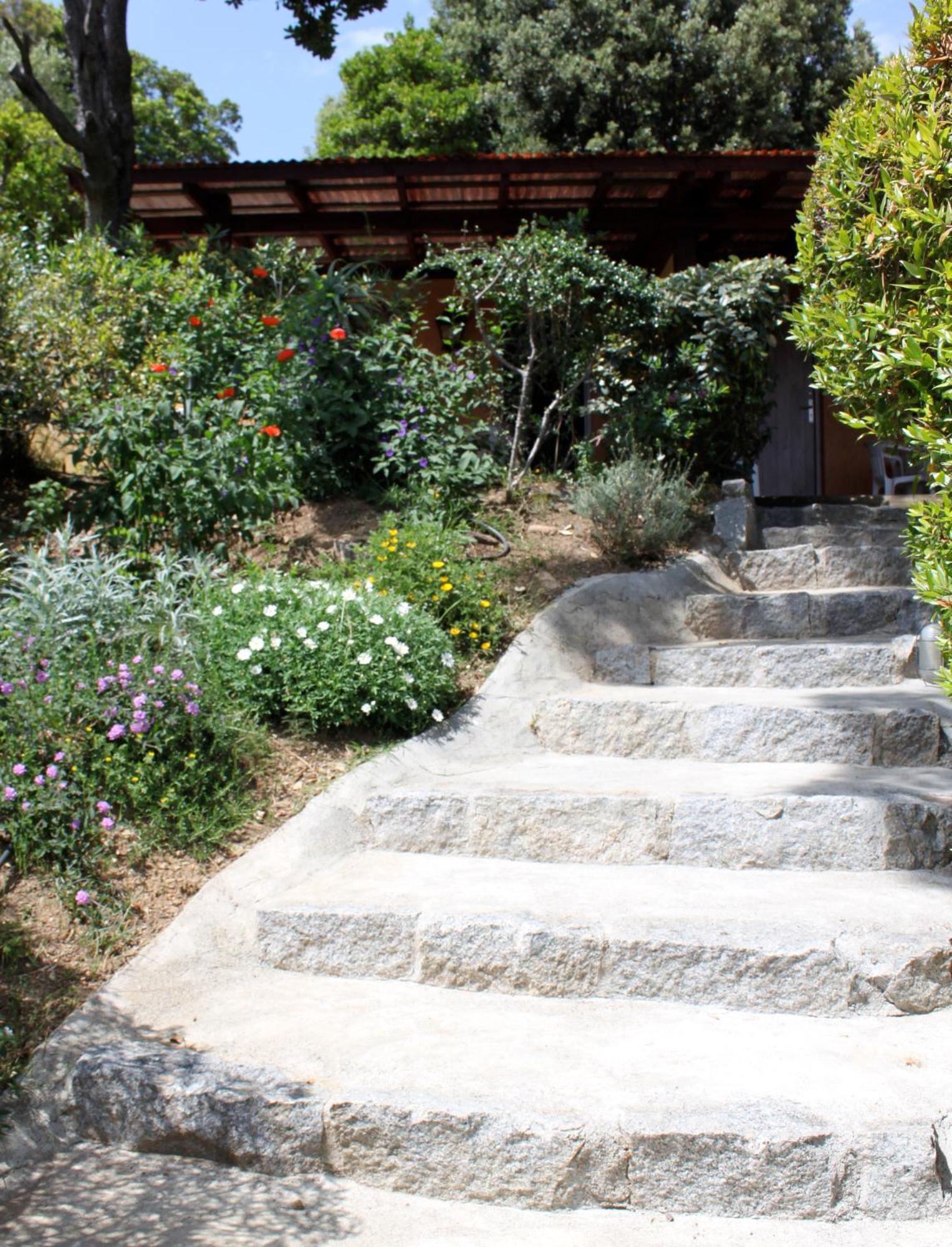 Les Bungalows De Figha Tarcu Bagian luar foto