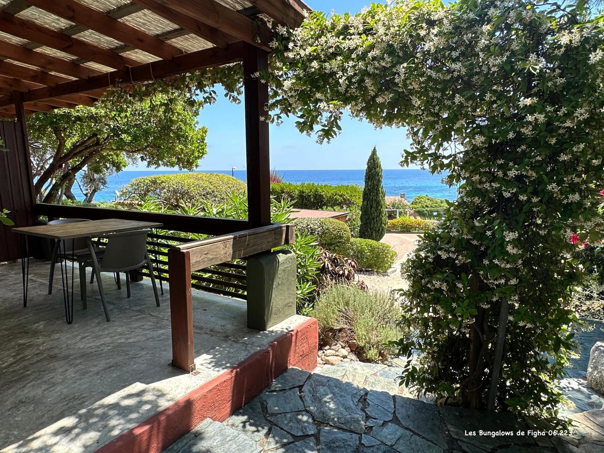 Les Bungalows De Figha Tarcu Bagian luar foto