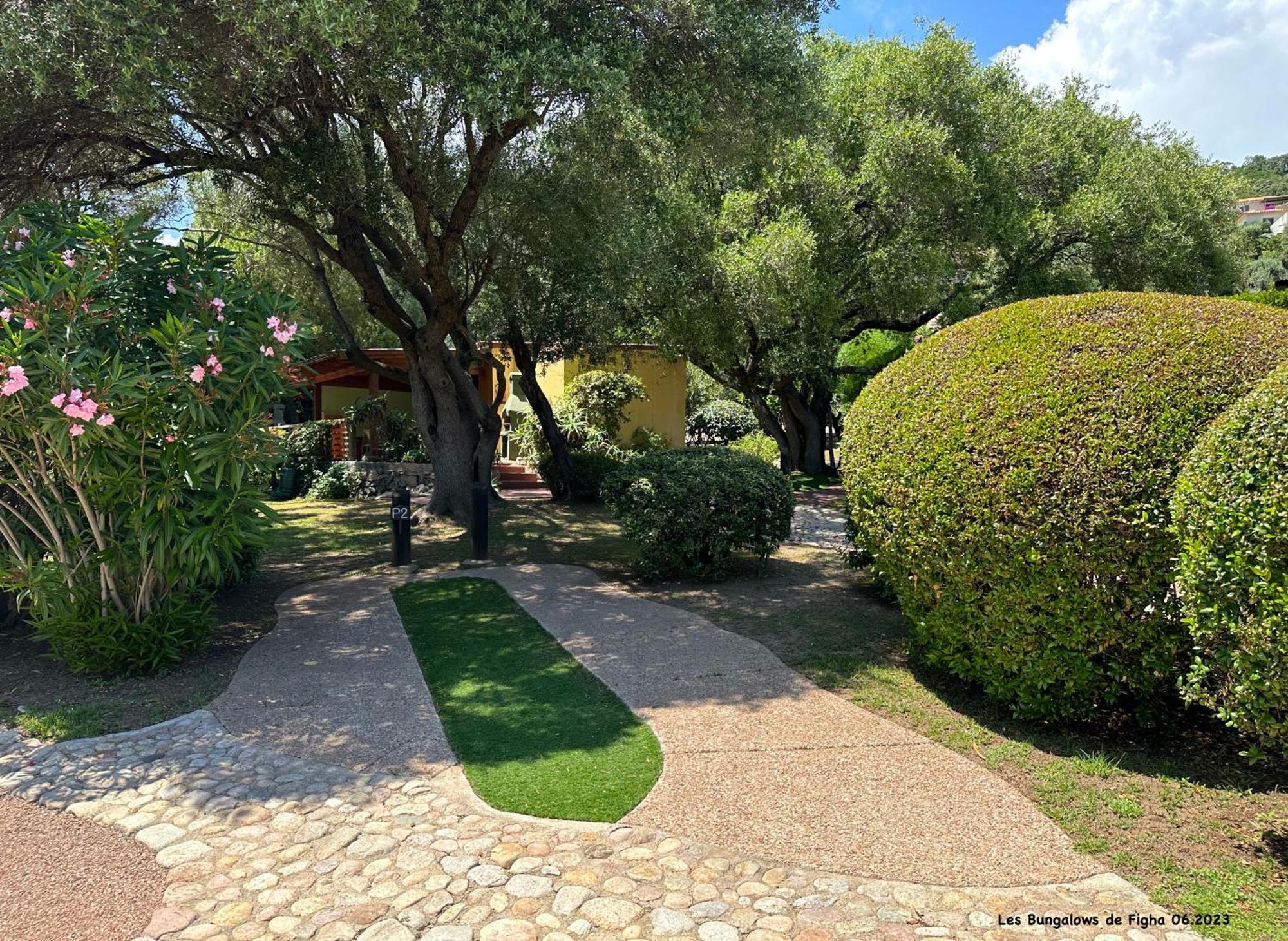 Les Bungalows De Figha Tarcu Bagian luar foto